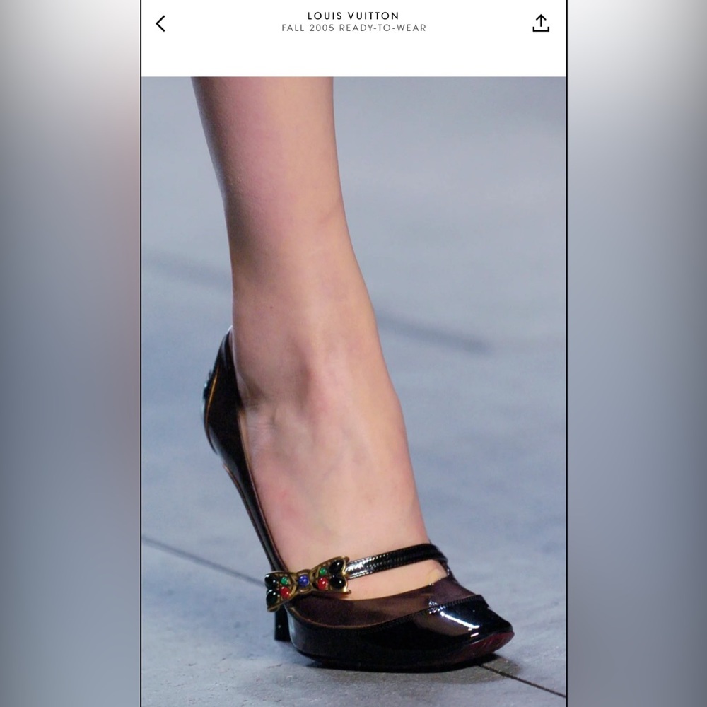 Louis Vuitton ‘05 patent leather pumps, jeweled detail, bulbed heel, 38 1/2, EUC - Picture 12 of 15